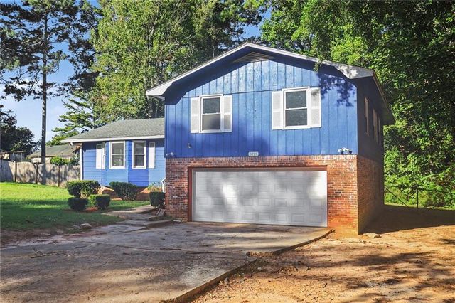 8121 Woodcliff Trail, Riverdale, GA 30274