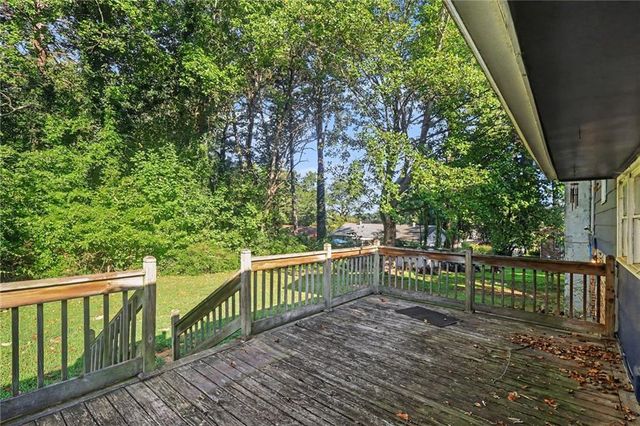 8121 Woodcliff Trail, Riverdale, GA 30274