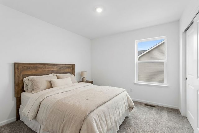 307 Andrew Drive, Yorkville, IL 60560