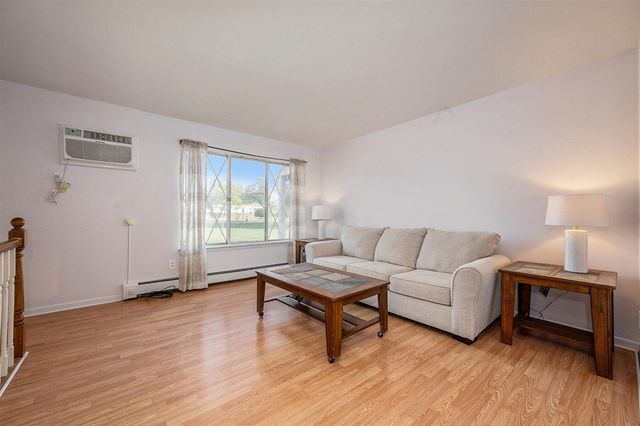 61117 Heritage Boulevard, South Lyon, MI 48178