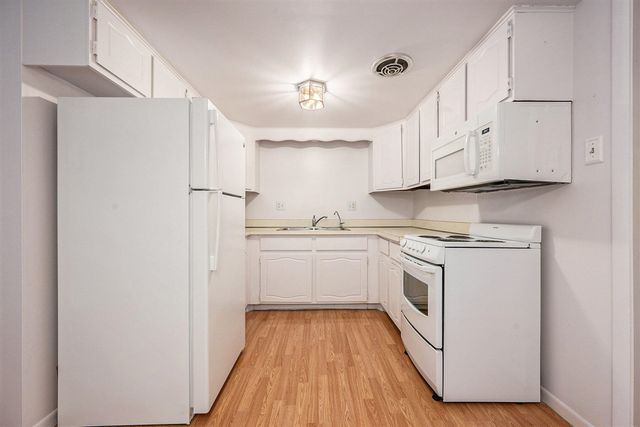 61117 Heritage Boulevard, South Lyon, MI 48178