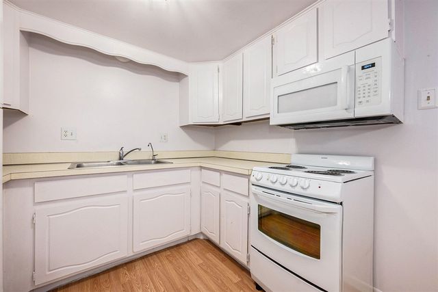 61117 Heritage Boulevard, South Lyon, MI 48178