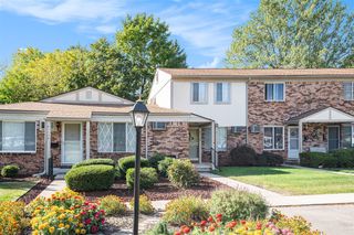 61117 Heritage Boulevard, South Lyon, MI 48178