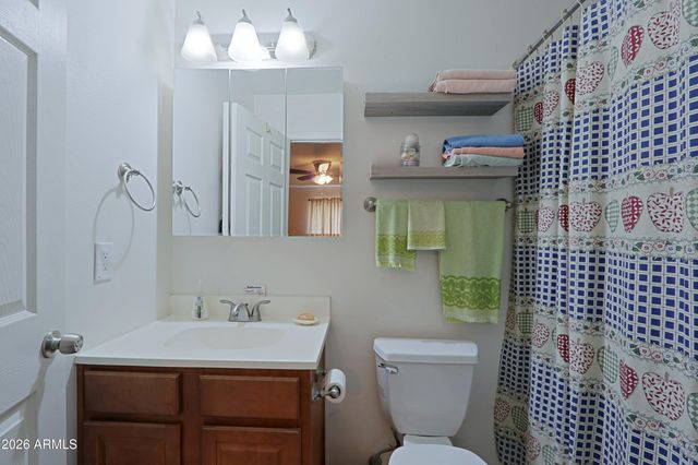 3721 W CALAVAR Road, Phoenix, AZ 85053