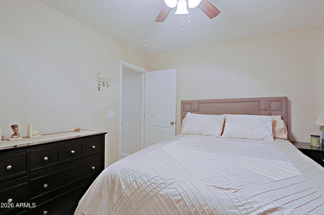 3721 W CALAVAR Road, Phoenix, AZ 85053