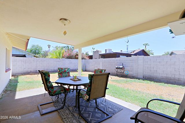 3721 W CALAVAR Road, Phoenix, AZ 85053