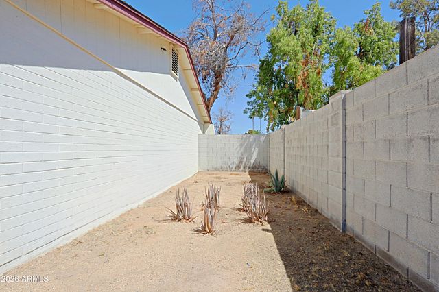 3721 W CALAVAR Road, Phoenix, AZ 85053
