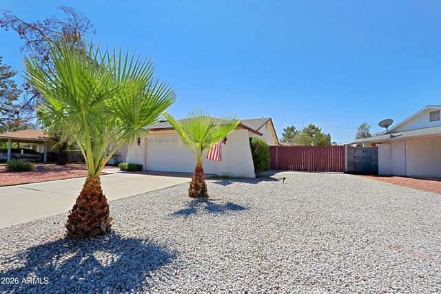 3721 W CALAVAR Road, Phoenix, AZ 85053
