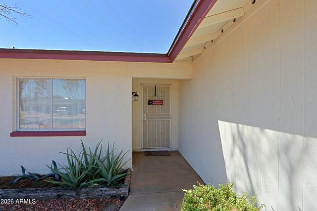 3721 W CALAVAR Road, Phoenix, AZ 85053