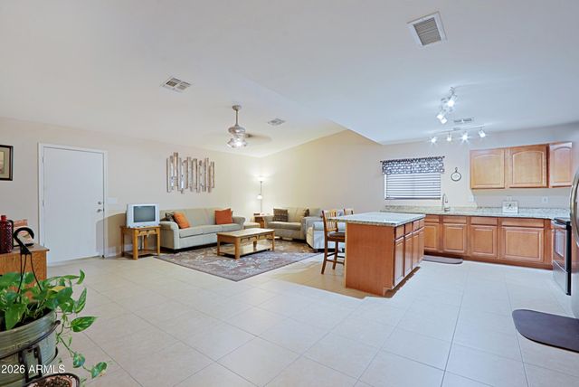 3721 W CALAVAR Road, Phoenix, AZ 85053