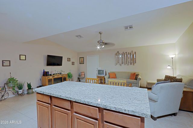 3721 W CALAVAR Road, Phoenix, AZ 85053