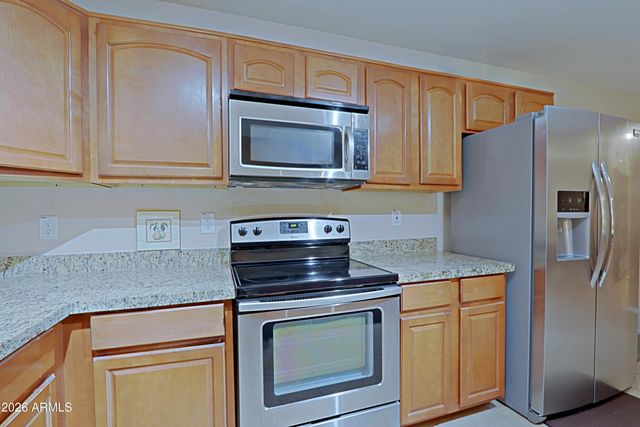 3721 W CALAVAR Road, Phoenix, AZ 85053