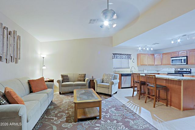3721 W CALAVAR Road, Phoenix, AZ 85053