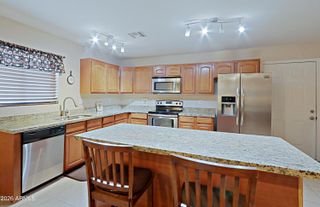 3721 W CALAVAR Road, Phoenix, AZ 85053