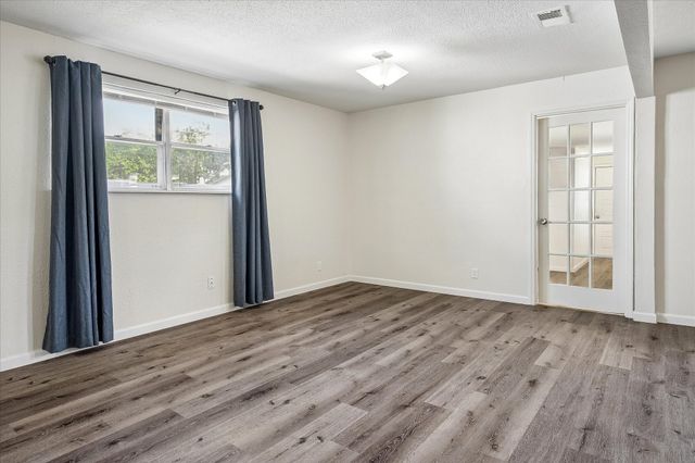 108 Reaves Lane, Hurst, TX 76053