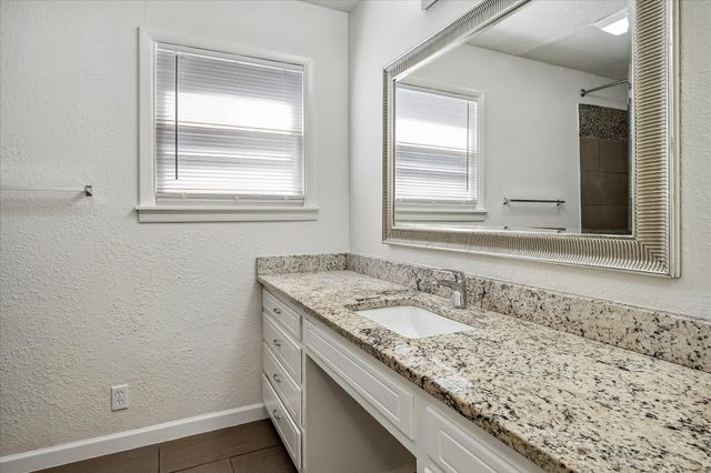 108 Reaves Lane, Hurst, TX 76053