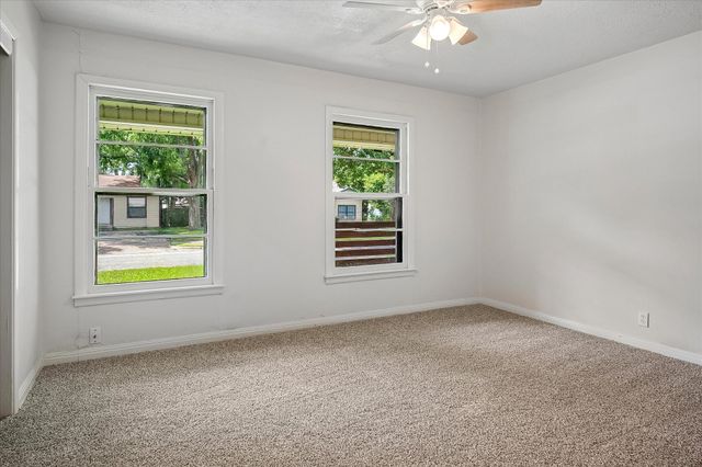 108 Reaves Lane, Hurst, TX 76053