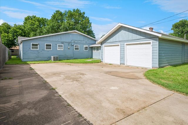 108 Reaves Lane, Hurst, TX 76053