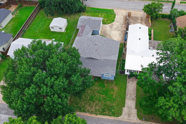 108 Reaves Lane, Hurst, TX 76053