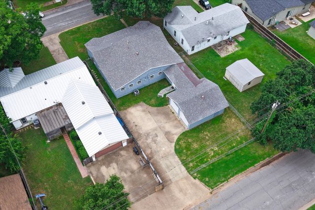 108 Reaves Lane, Hurst, TX 76053