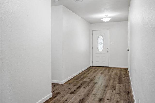 108 Reaves Lane, Hurst, TX 76053
