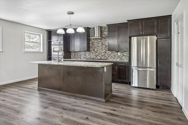 108 Reaves Lane, Hurst, TX 76053