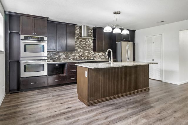 108 Reaves Lane, Hurst, TX 76053