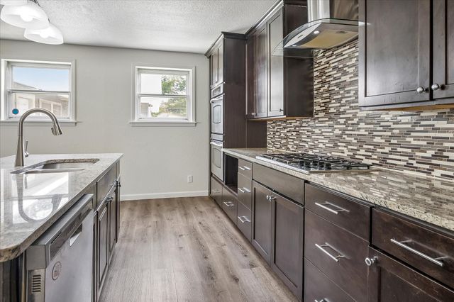 108 Reaves Lane, Hurst, TX 76053