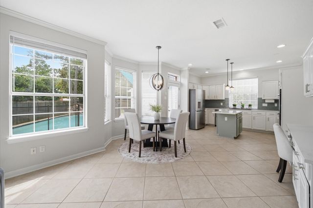 74 W Summer Storm Circle, The Woodlands, TX 77381