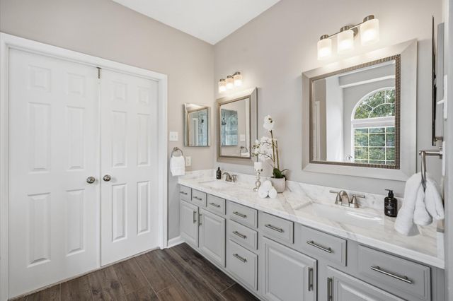 74 W Summer Storm Circle, The Woodlands, TX 77381