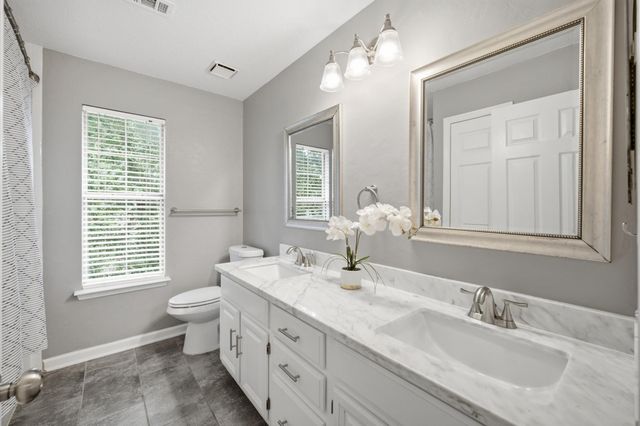 74 W Summer Storm Circle, The Woodlands, TX 77381