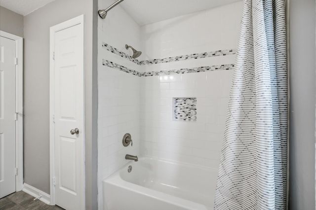 74 W Summer Storm Circle, The Woodlands, TX 77381