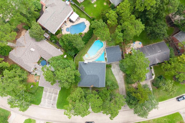 74 W Summer Storm Circle, The Woodlands, TX 77381