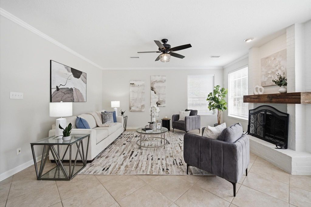 74 W Summer Storm Circle, The Woodlands, TX 77381