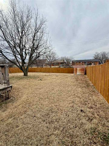 2306 NW 47th St, Lawton, OK 73505