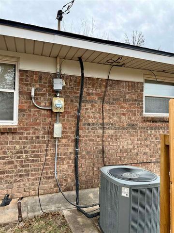 2306 NW 47th St, Lawton, OK 73505