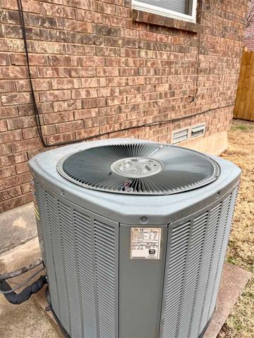 2306 NW 47th St, Lawton, OK 73505