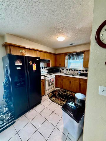 2306 NW 47th St, Lawton, OK 73505