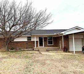2306 NW 47th St, Lawton, OK 73505