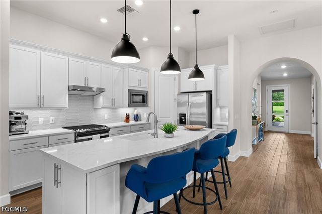 19025 Aqua Shore DR, Fort Myers, FL 33913