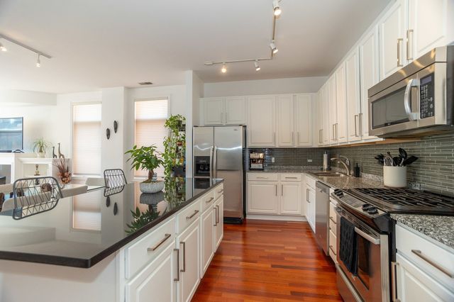 330 N Clinton Street 508, Chicago, IL 60661