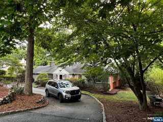 41 Charwalt Drive, Hawthorne, NJ 07506