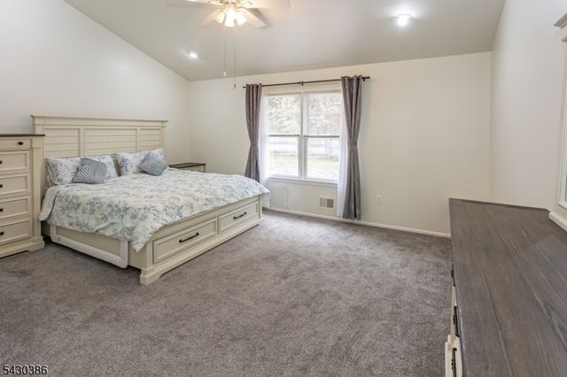 9 Mulberry Ct, Roxbury Twp., NJ 07876
