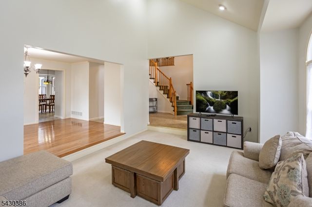 9 Mulberry Ct, Roxbury Twp., NJ 07876