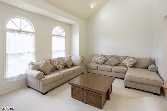 9 Mulberry Ct, Roxbury Twp., NJ 07876