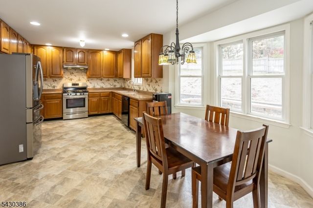 9 Mulberry Ct, Roxbury Twp., NJ 07876