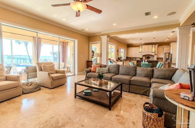 2012 Pritchard Pt, Navarre, FL 32566