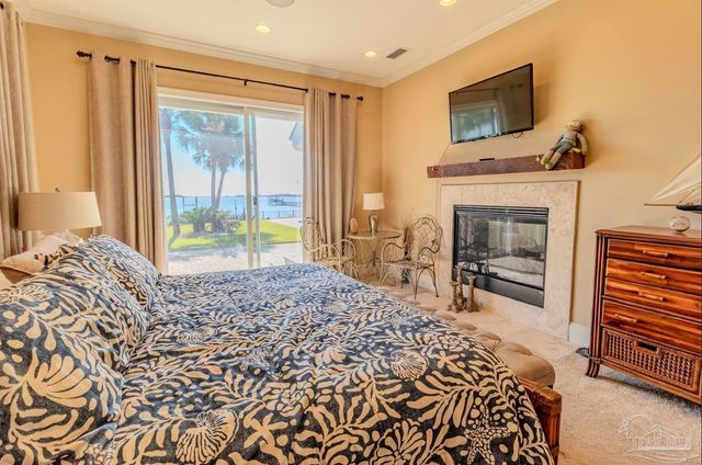 2012 Pritchard Pt, Navarre, FL 32566