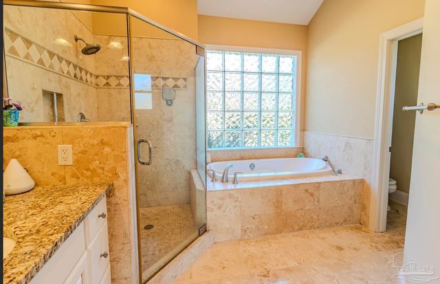 2012 Pritchard Pt, Navarre, FL 32566