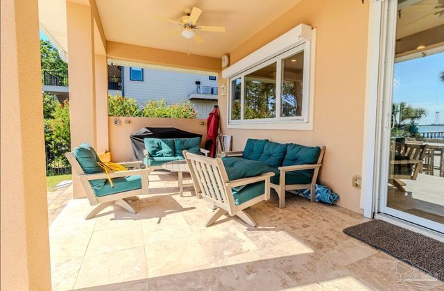 2012 Pritchard Pt, Navarre, FL 32566